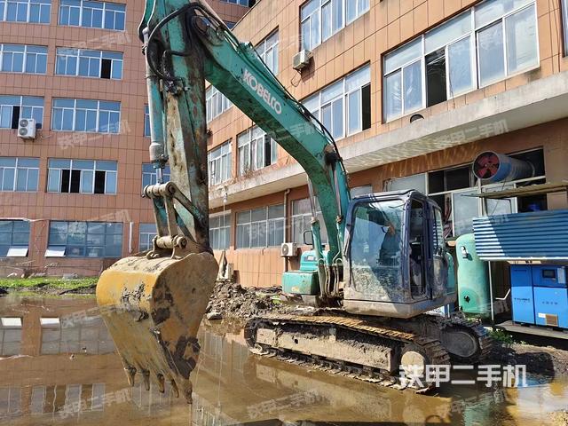 驾驶室整体（整机外观）