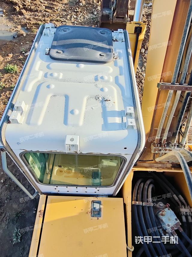 驾驶室顶部（整机外观）