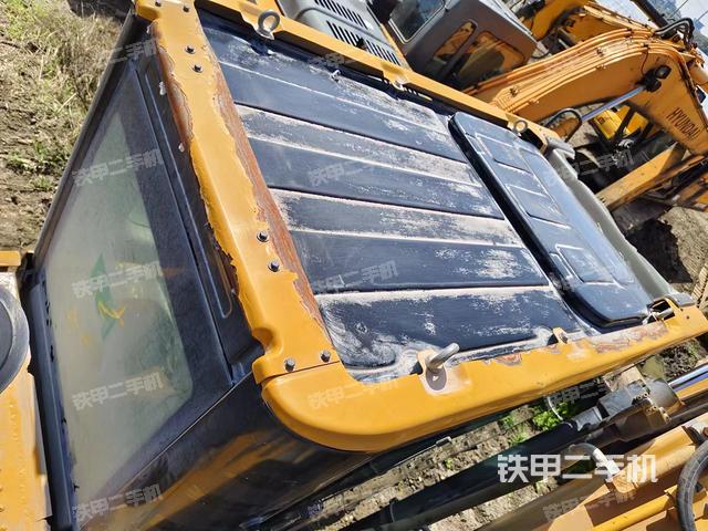 驾驶室顶部（整机外观）