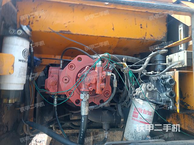 液压泵舱室正面整体（整机外观）