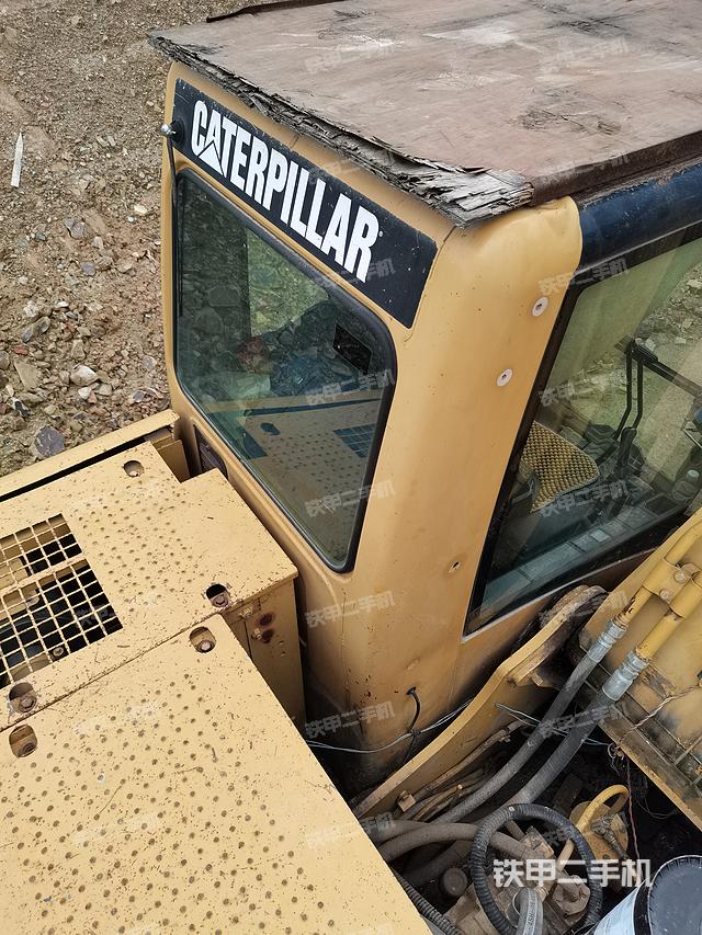 驾驶室顶部（整机外观）