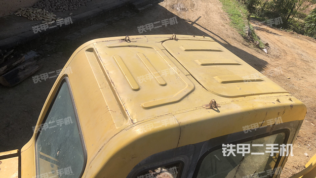 驾驶室顶部（整机外观）