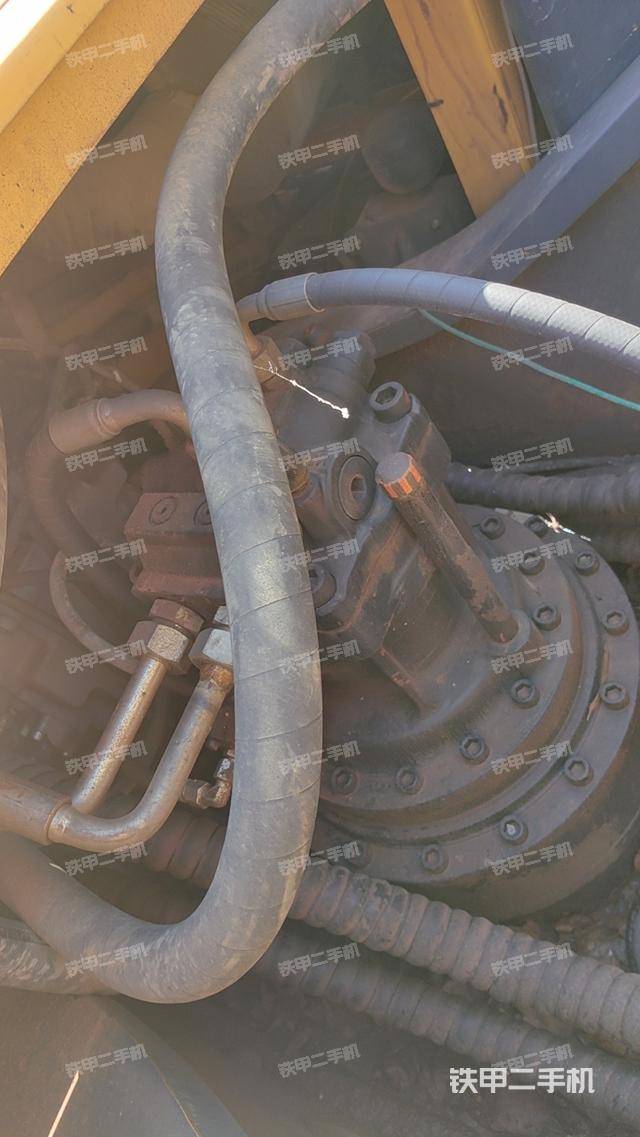 回转马达和主控阀（整机外观）