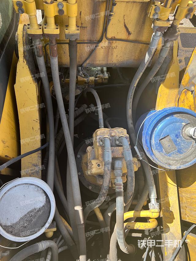 回转马达和主控阀（整机外观）