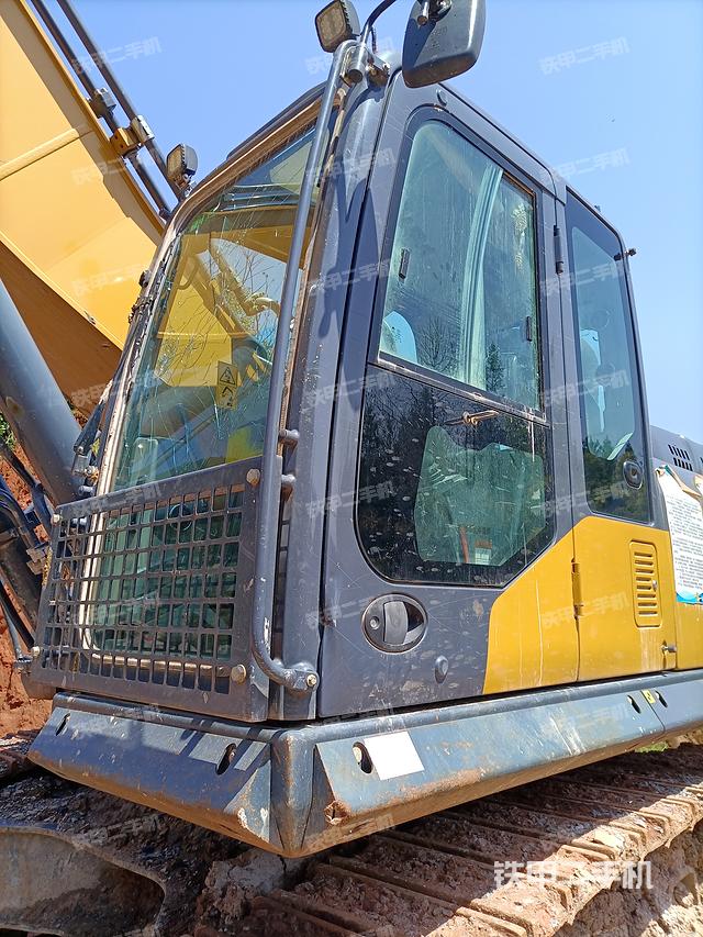 驾驶室整体（整机外观）