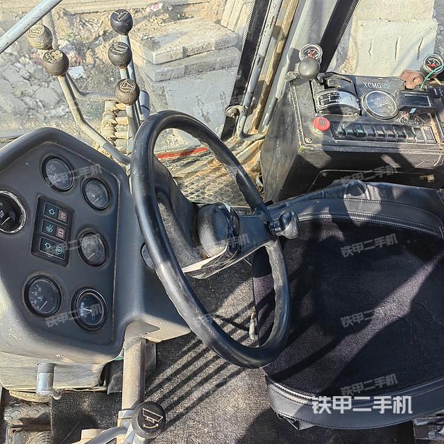 驾驶室操作台（设备外观及核心部件）