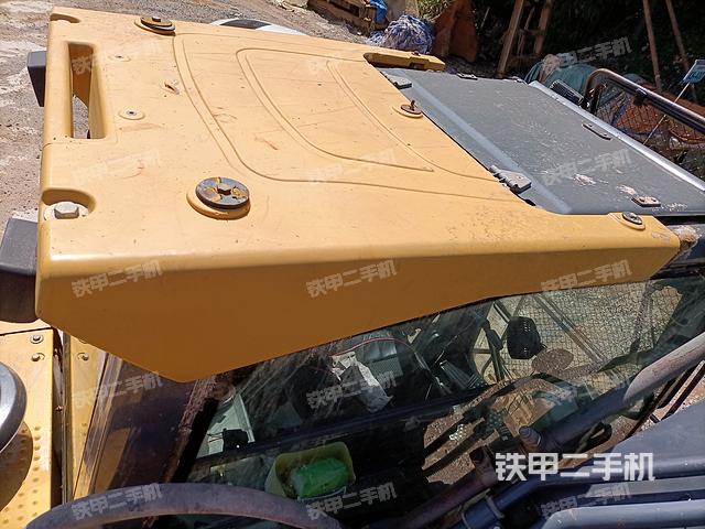 驾驶室顶部（整机外观）