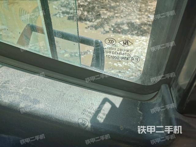 左后方玻璃角標(biāo)(駕駛室部分) 左后方玻璃角標(biāo)(駕駛室部分)