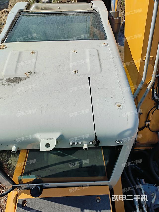 驾驶室顶部（整机外观）