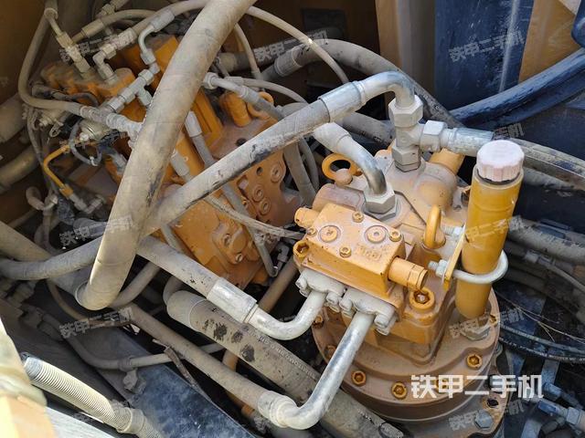 回转马达和主控阀（整机外观）