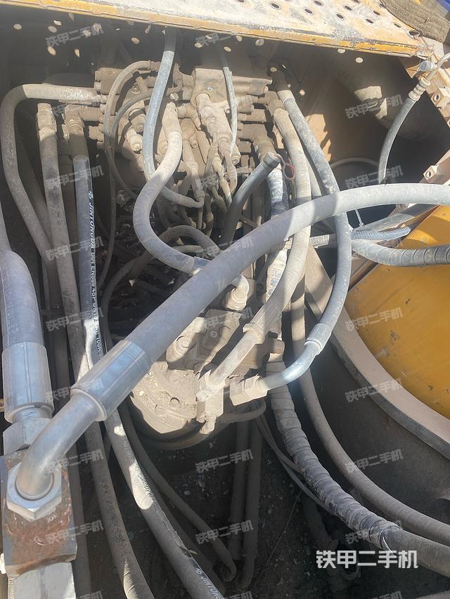 回转马达和主控阀（整机外观）