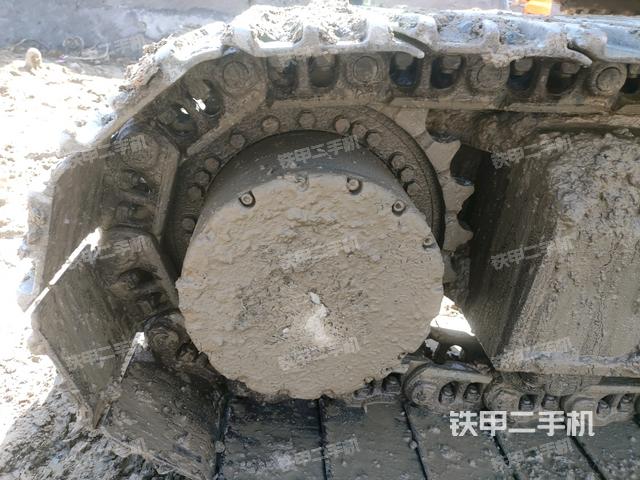 右側(cè)履帶整體(行走機(jī)構(gòu)) 右側(cè)履帶整體(行走機(jī)構(gòu))