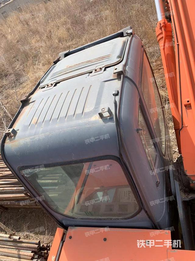 驾驶室顶部（整机外观）