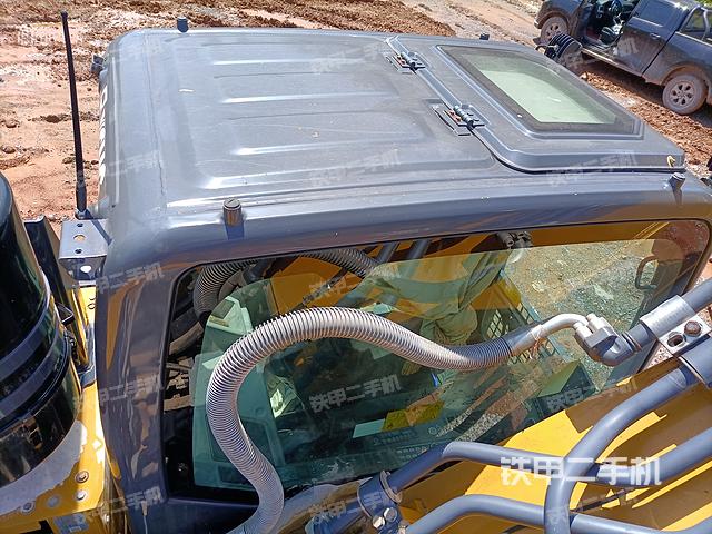 驾驶室顶部（整机外观）