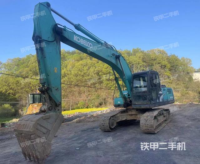 神钢SK200-8挖掘机