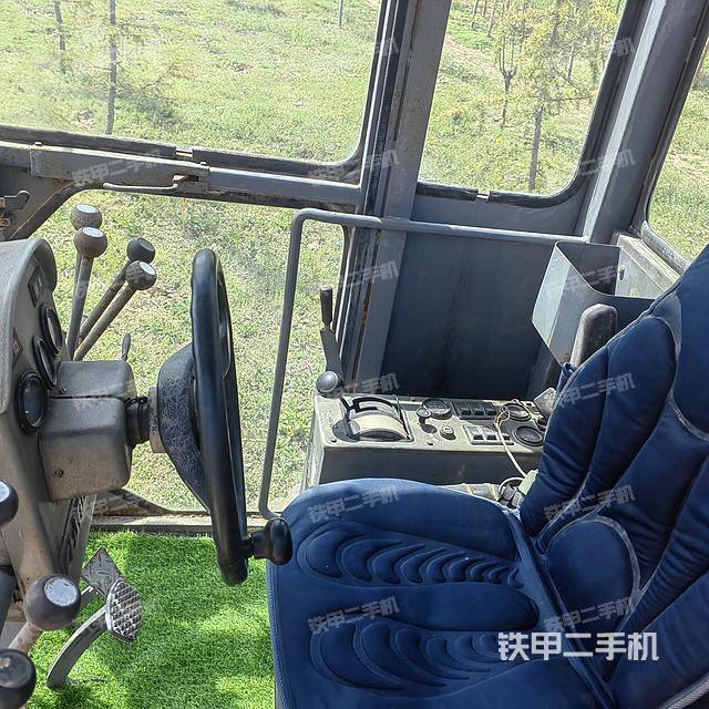 驾驶室操作台（设备外观及核心部件）