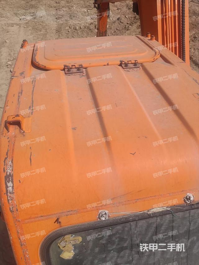 驾驶室顶部（整机外观）