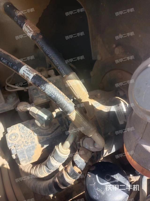 液压泵舱室正面整体（整机外观）