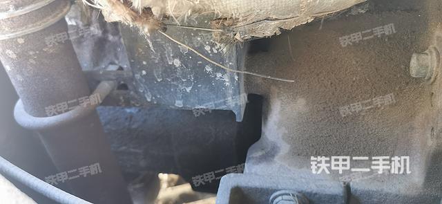 液压泵舱室正面整体（整机外观）