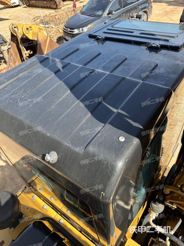 驾驶室顶部（整机外观）