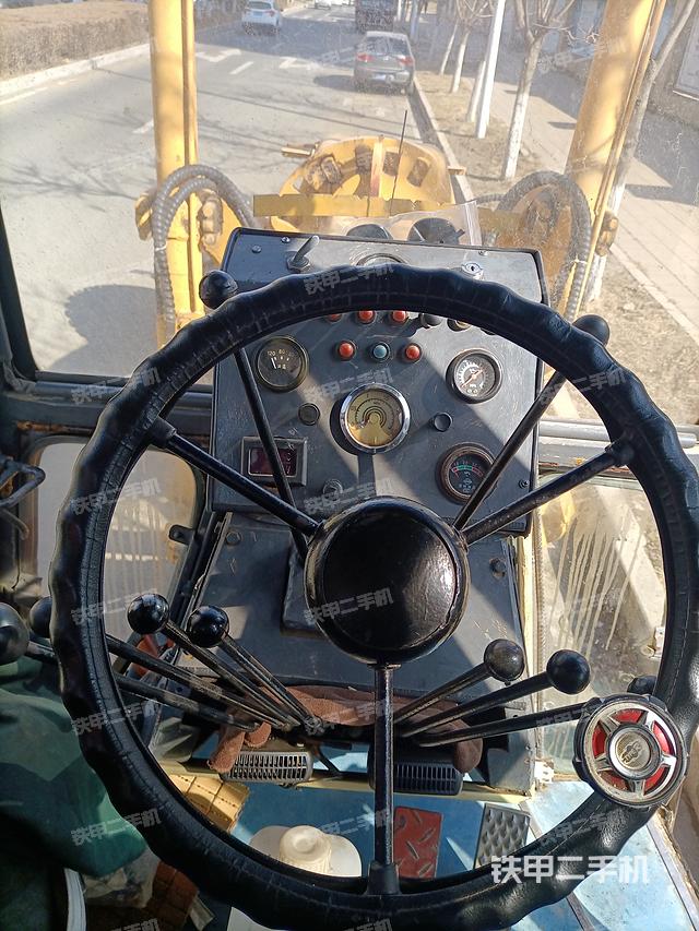 驾驶室操作台（设备外观及核心部件）