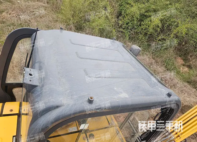 驾驶室顶部（整机外观）