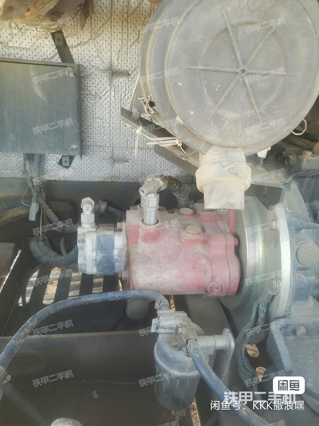 液压泵舱室正面整体（整机外观）