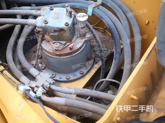 回转马达和主控阀（整机外观）