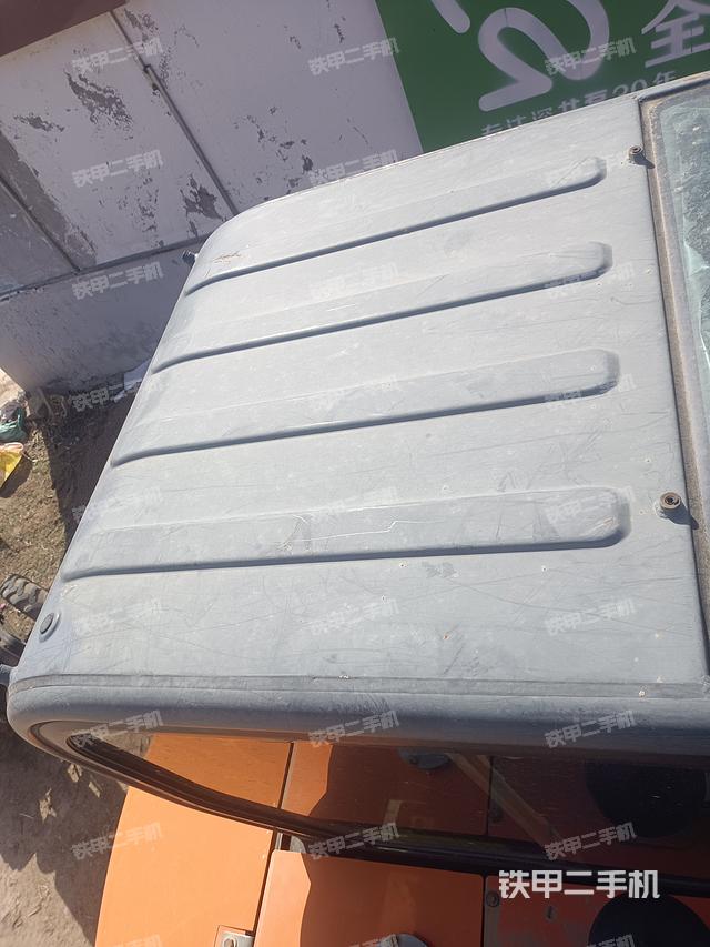 驾驶室顶部（整机外观）