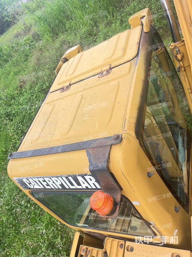 驾驶室顶部（整机外观）