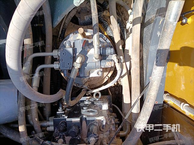 回转马达和主控阀（整机外观）