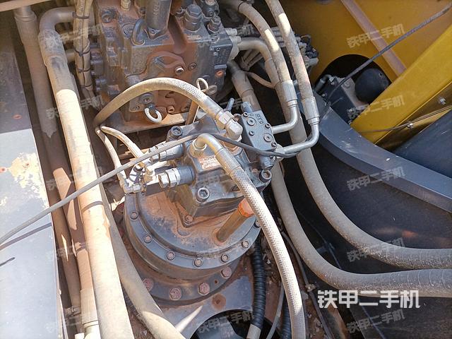 回转马达和主控阀（整机外观）