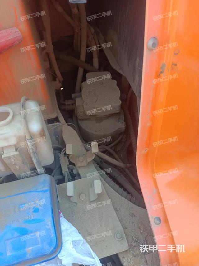 回转马达和主控阀（整机外观）