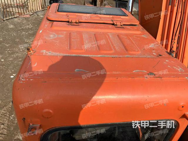 驾驶室顶部（整机外观）