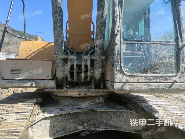 大臂根部?斜視(工作和回轉(zhuǎn)裝置) 大臂根部?斜視(工作和回轉(zhuǎn)裝置)