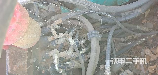 回转马达和主控阀（整机外观）