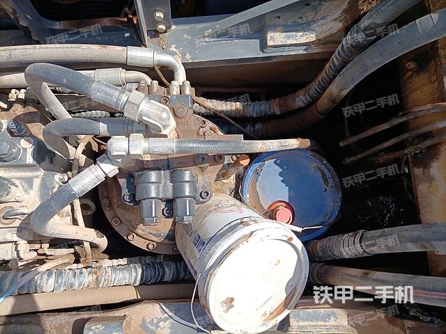 回转马达和主控阀（整机外观）