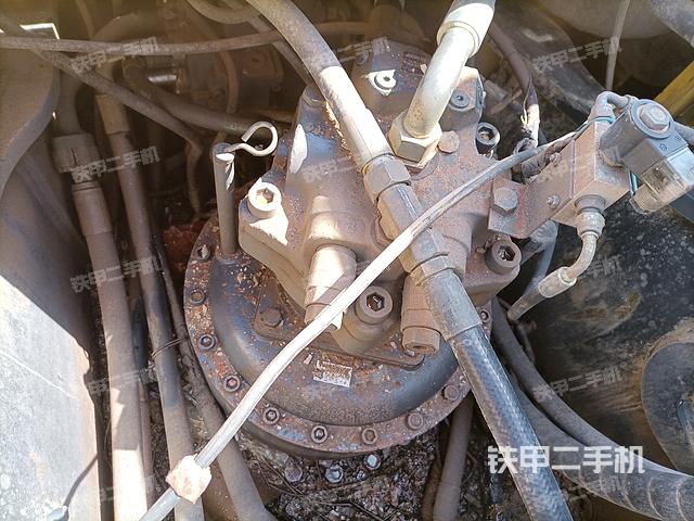 回转马达和主控阀（整机外观）