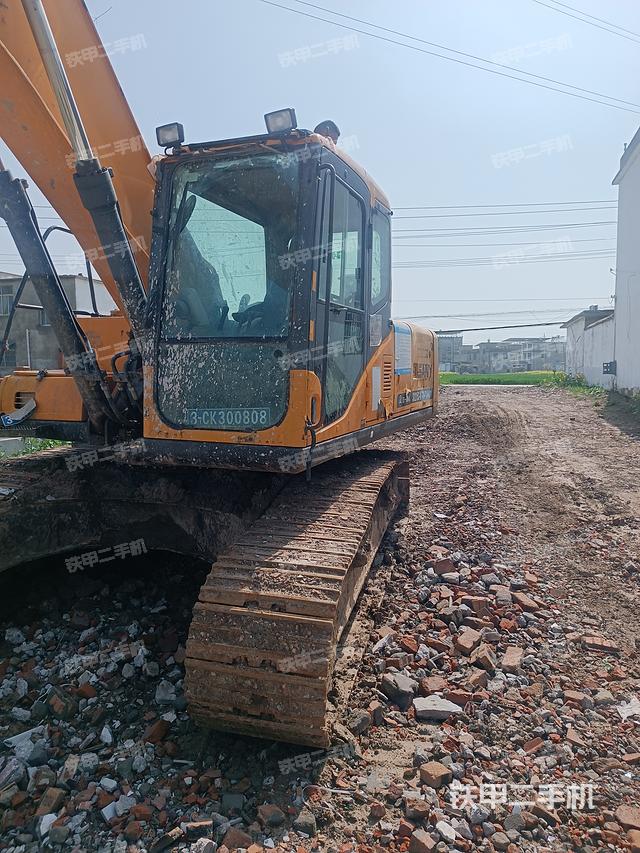 驾驶室整体（整机外观）