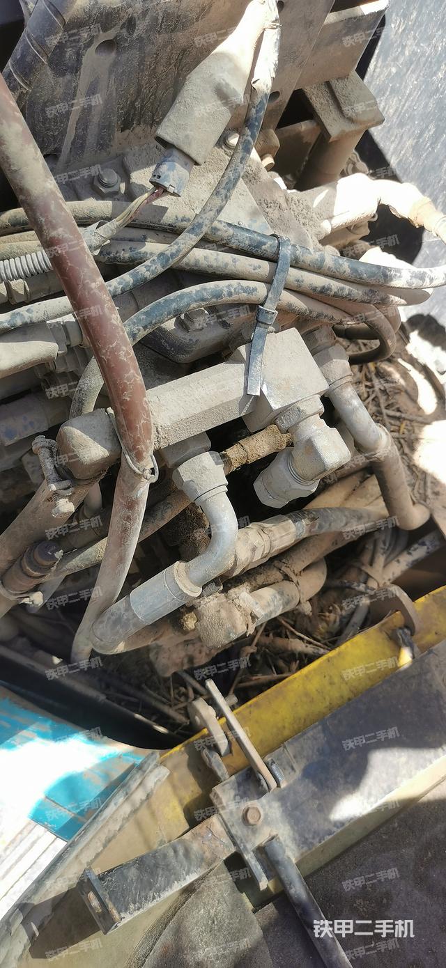 回转马达和主控阀（整机外观）