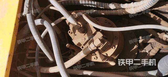 回转马达和主控阀（整机外观）