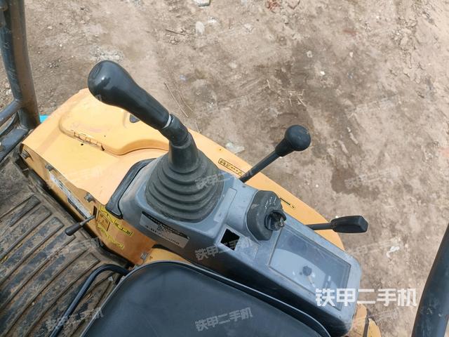 座椅右側控制臺/鑰匙門/油門/含右手柄（駕駛室部分）