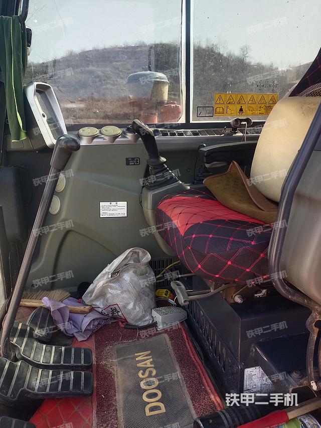 驾驶室整体（整机外观）