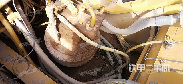 回转马达和主控阀（整机外观）