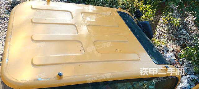 驾驶室顶部（整机外观）