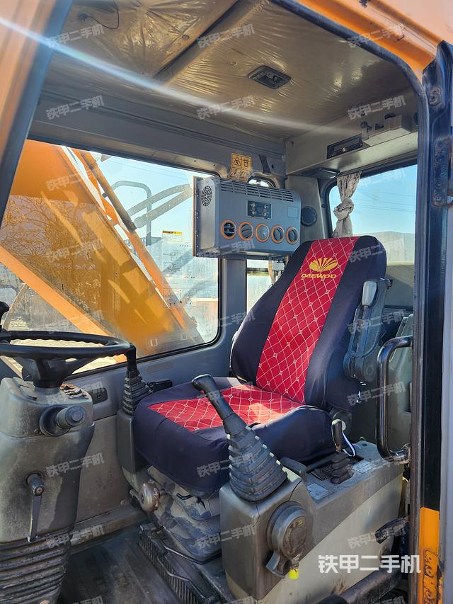 驾驶室整体（整机外观）