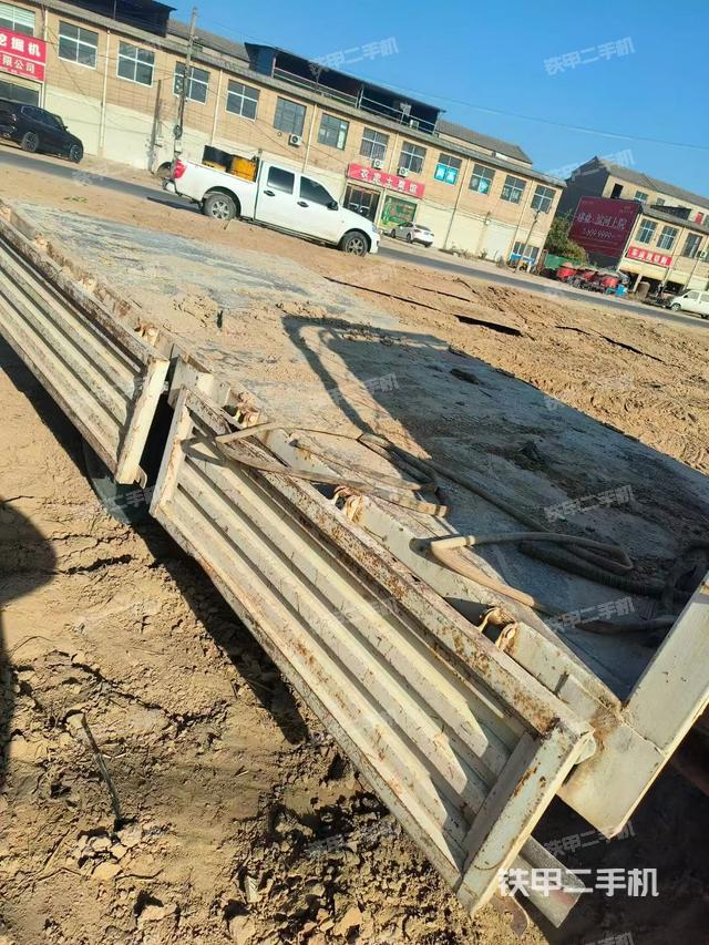 整机左侧（设备外观及核心部件）