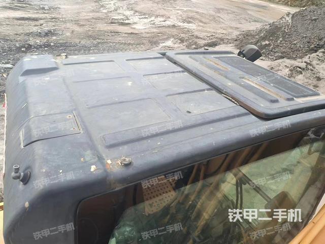 驾驶室顶部（整机外观）