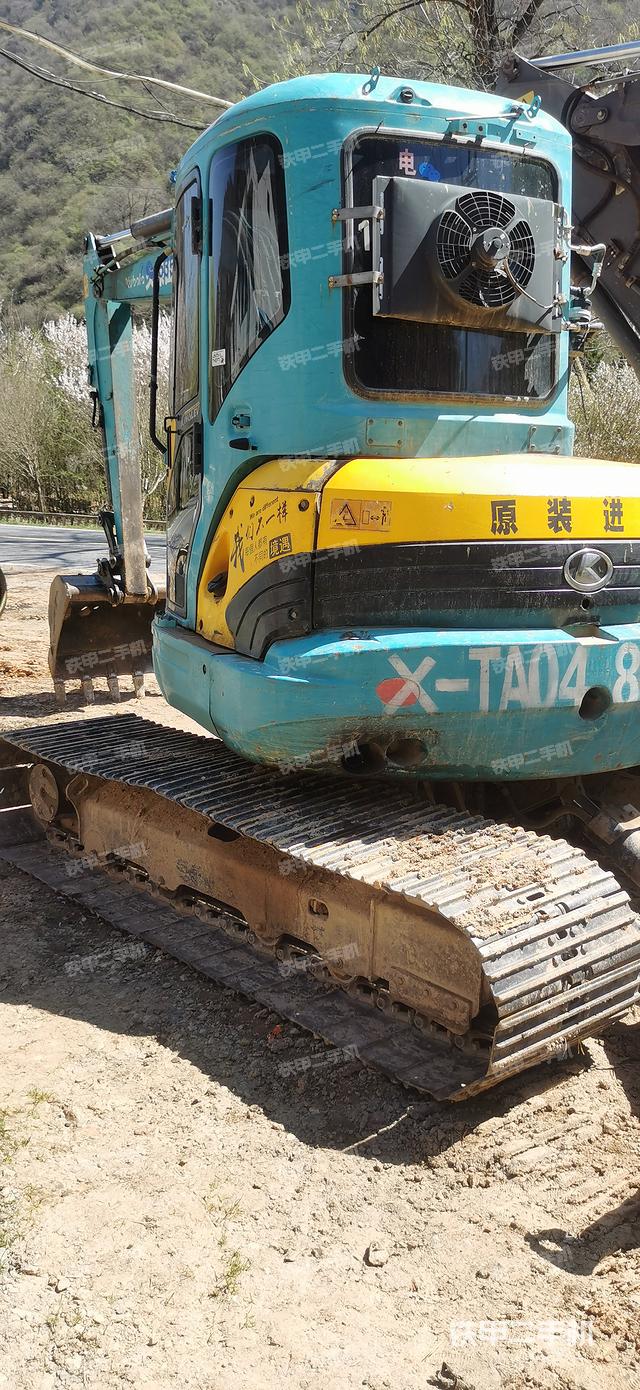 驾驶室顶部（整机外观）