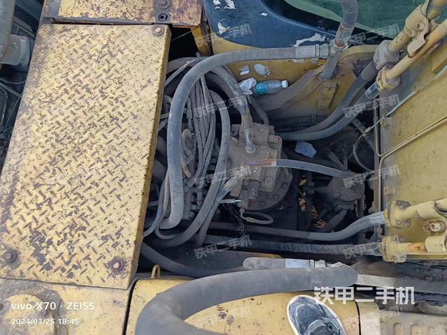 回转马达和主控阀（整机外观）